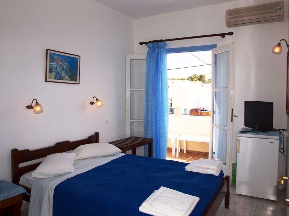 Narkissos Hotel Kamári Eksteriør bilde