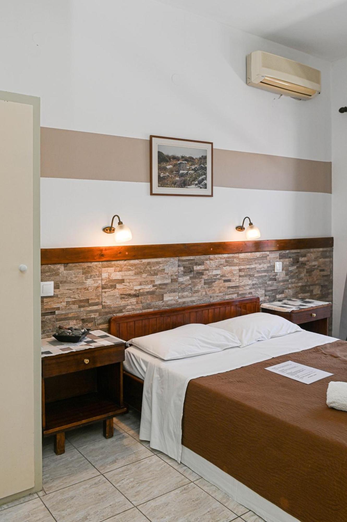 Narkissos Hotel Kamári Eksteriør bilde