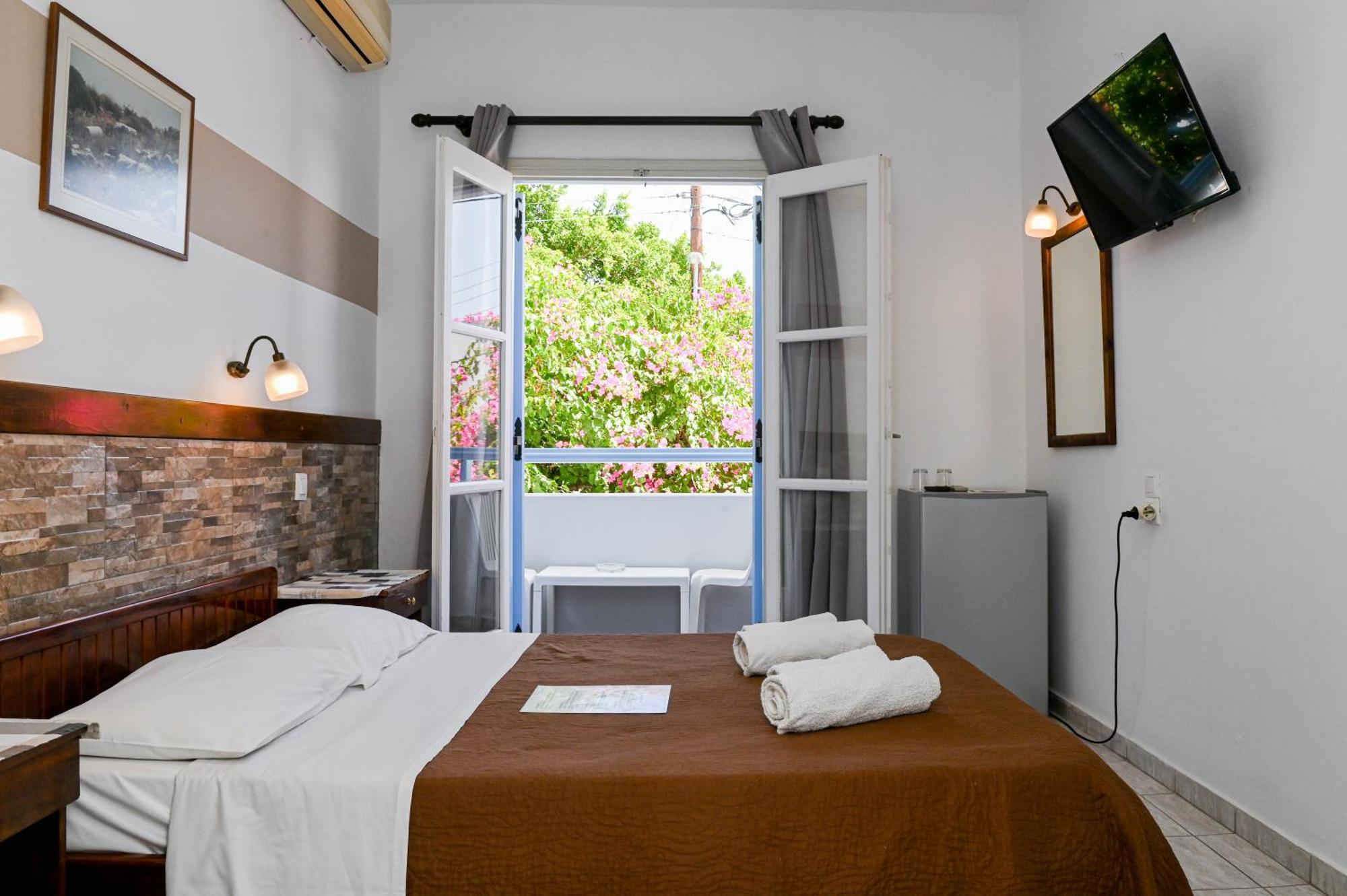 Narkissos Hotel Kamári Eksteriør bilde
