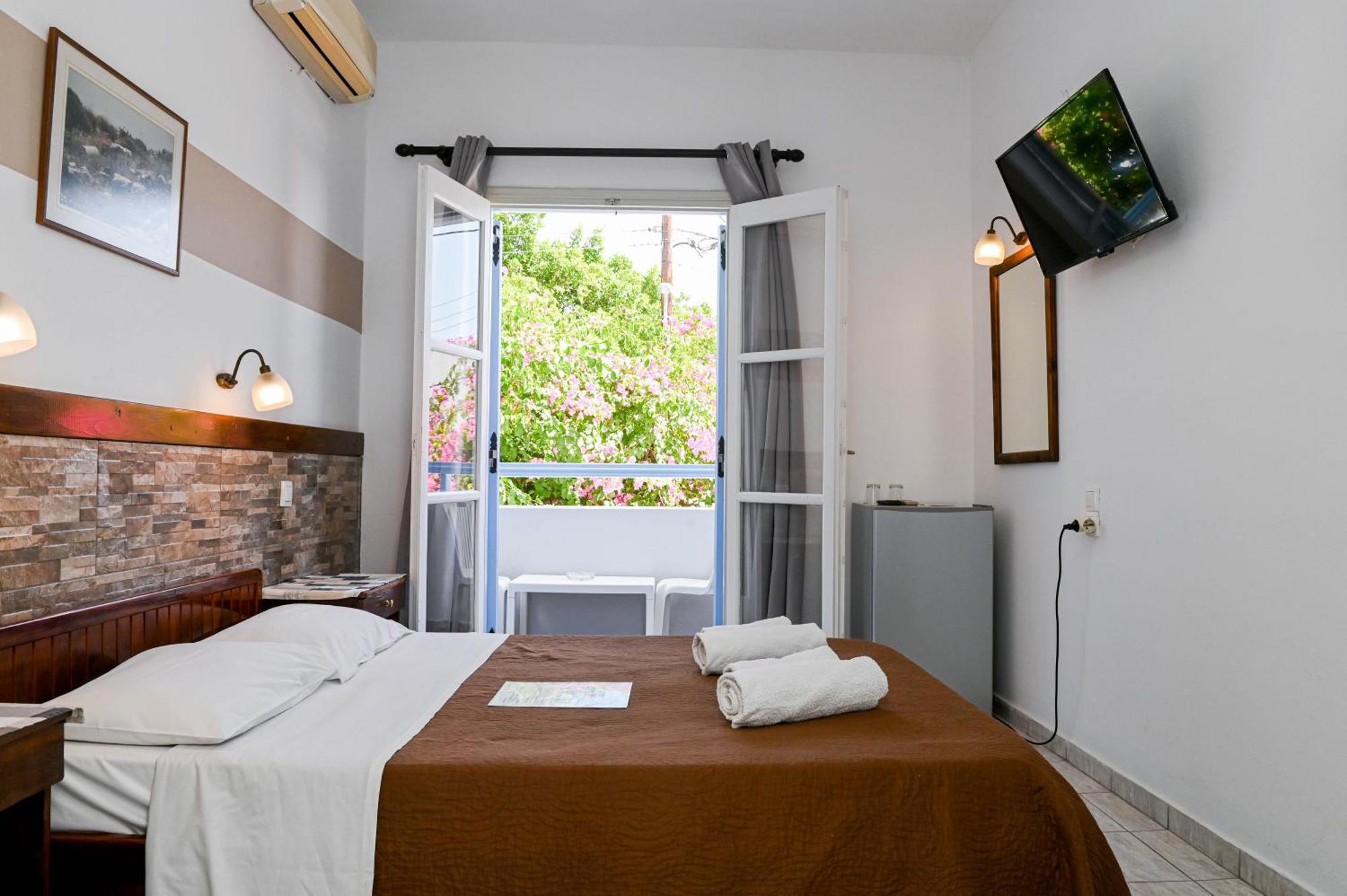Narkissos Hotel Kamári Eksteriør bilde