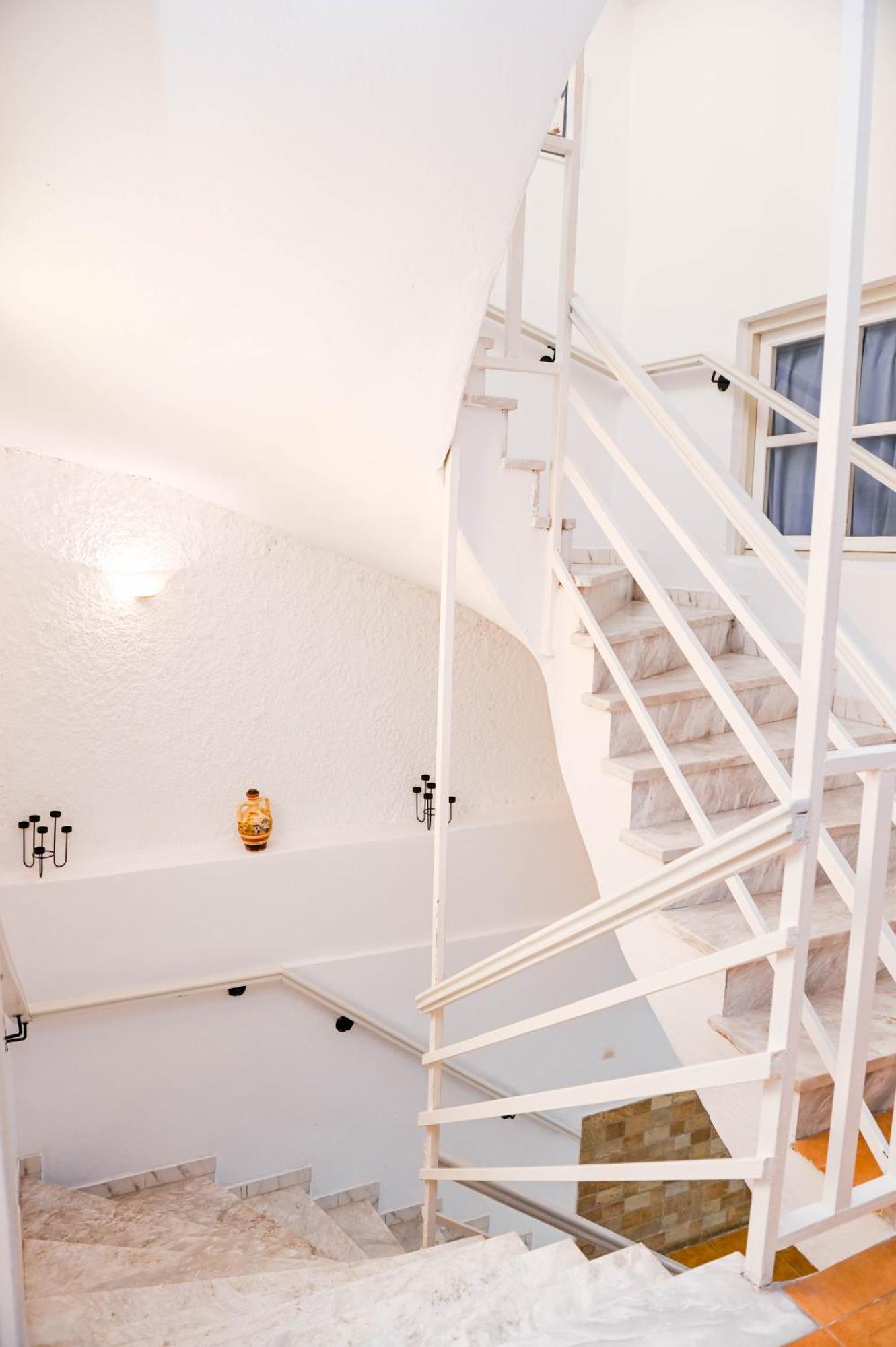 Narkissos Hotel Kamári Eksteriør bilde