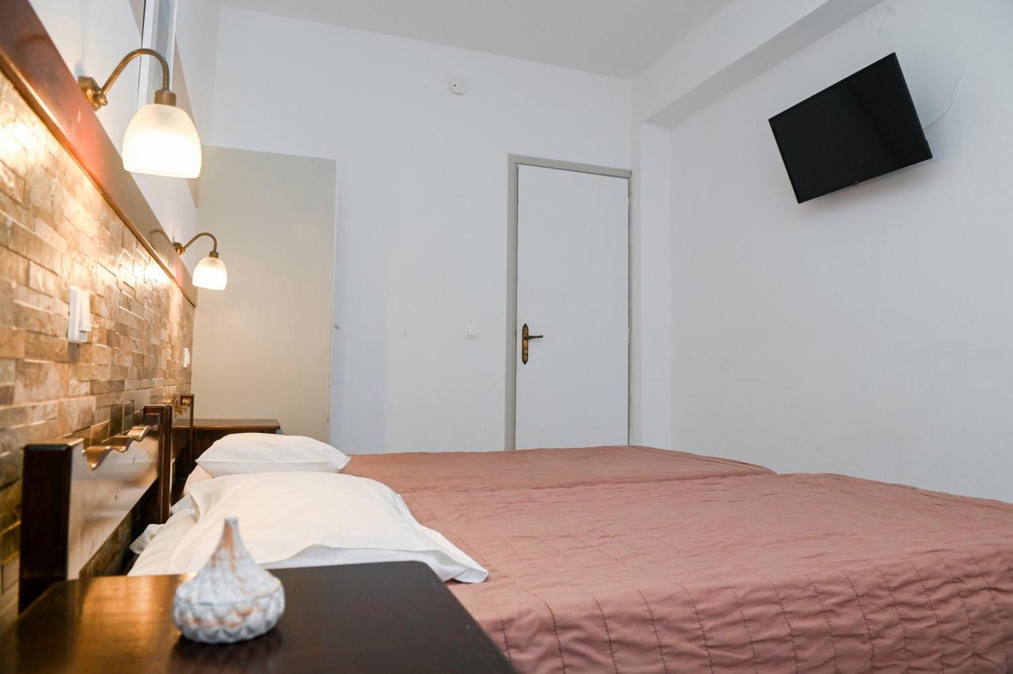 Narkissos Hotel Kamári Eksteriør bilde