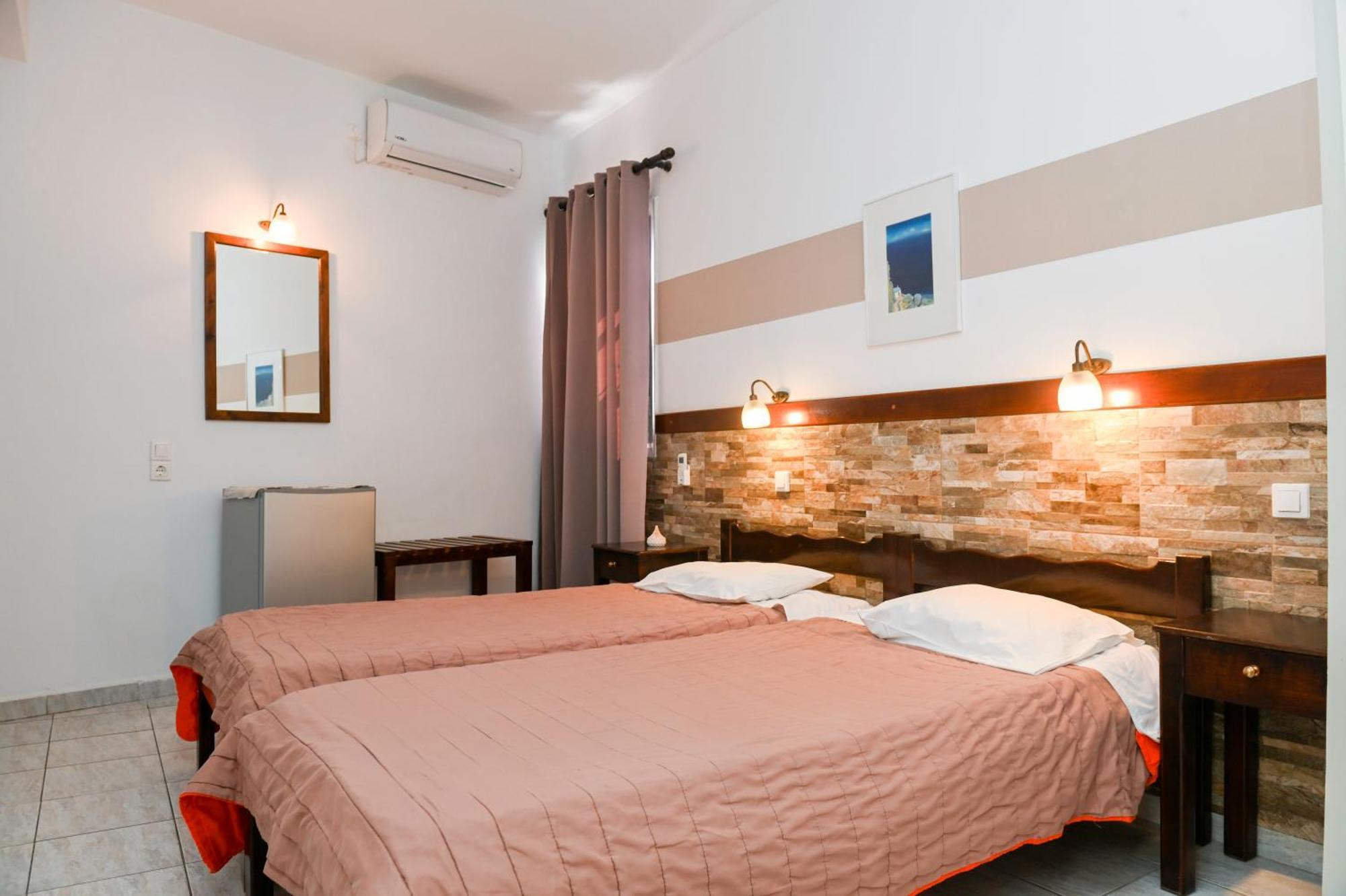 Narkissos Hotel Kamári Eksteriør bilde