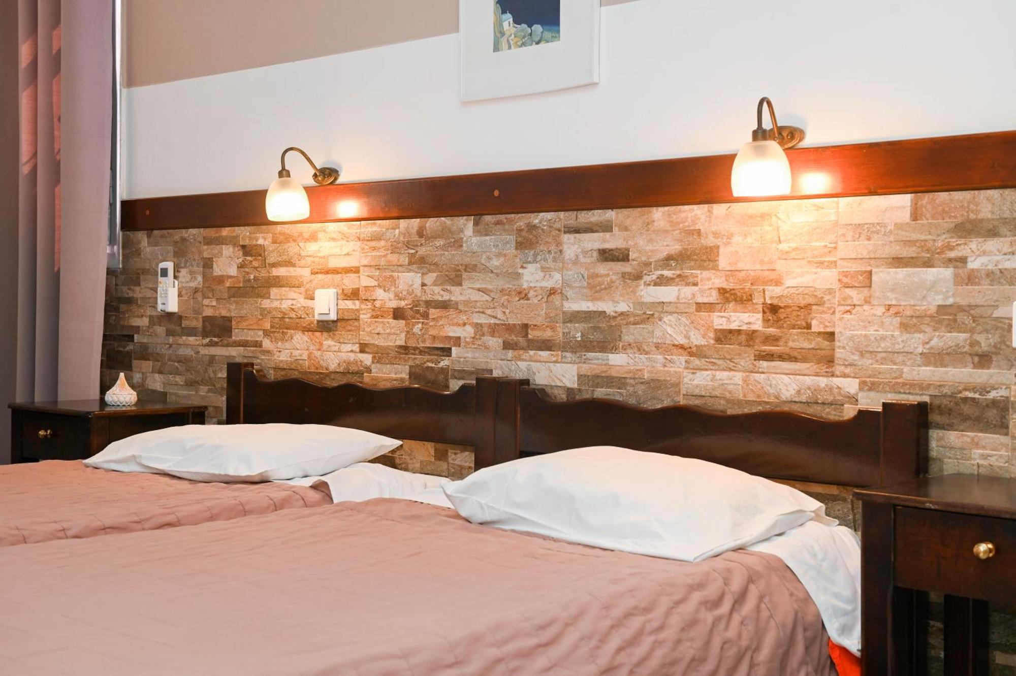 Narkissos Hotel Kamári Eksteriør bilde